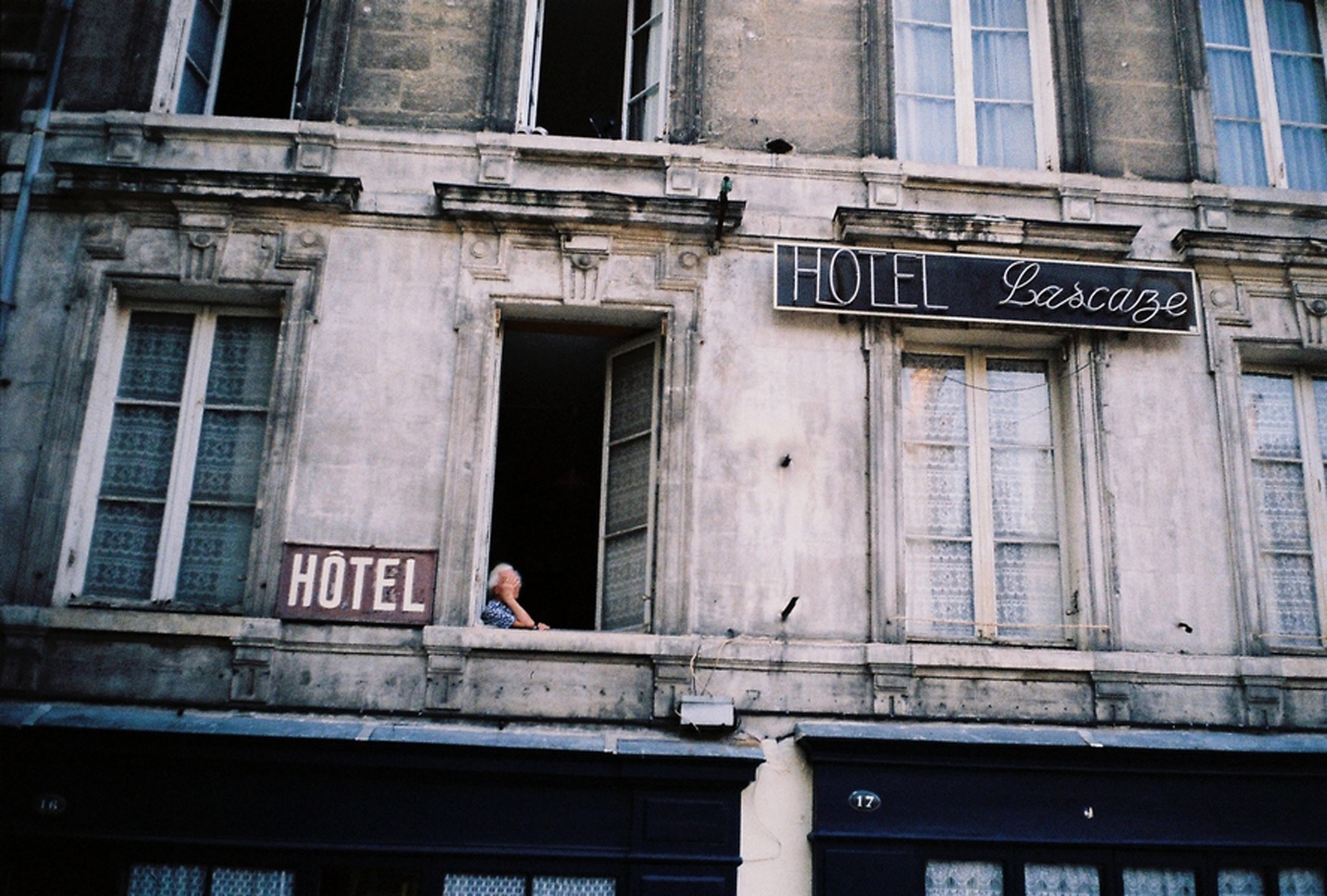 Heartbreak Hotel © Michel Nguie.