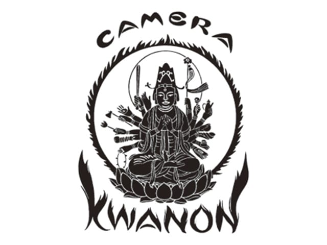La déesse aux mille bras, Kwannon, est gravée sur le dessus du boîtier © Canon