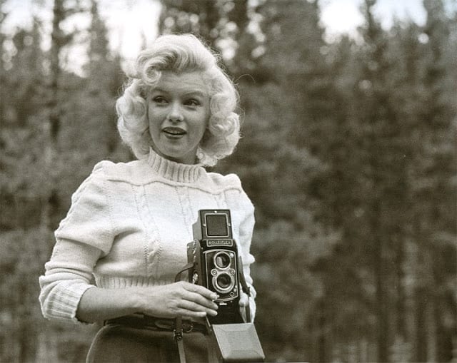 Marilyn_monroe with camera rollieflex