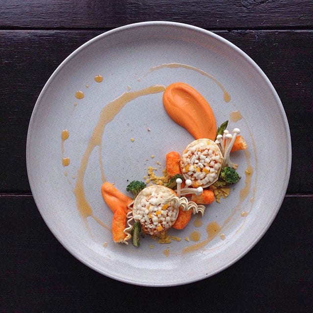 "HAWAIIAN BAGEL BITES, CHEETOS, BABY CARROT + RANCH PURÉE, SMALL VEGETABLES AND CHIPOTLE OIL" / © @chefjacqueslamerde / Instagram