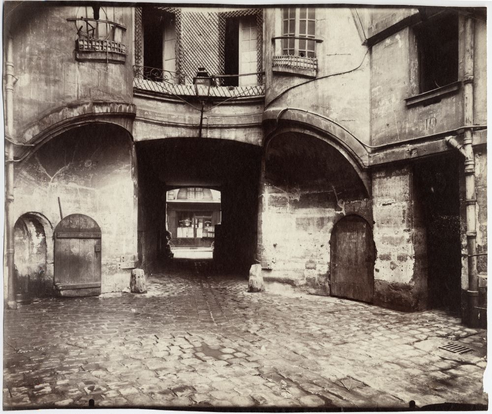 Cour du Dragon, 1913, © Eugène Atget / George Eastman House 