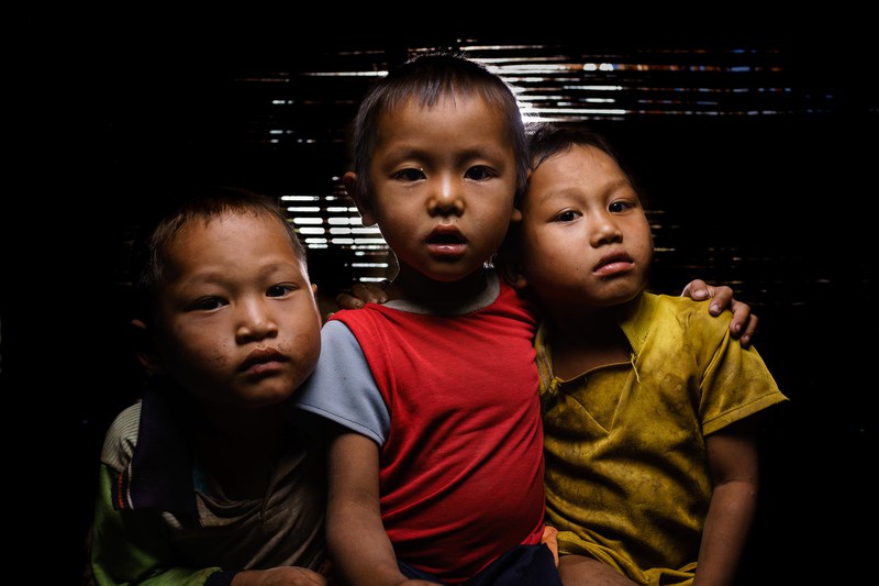 portraits-enfants-laos-remi-chapeaublanc-4