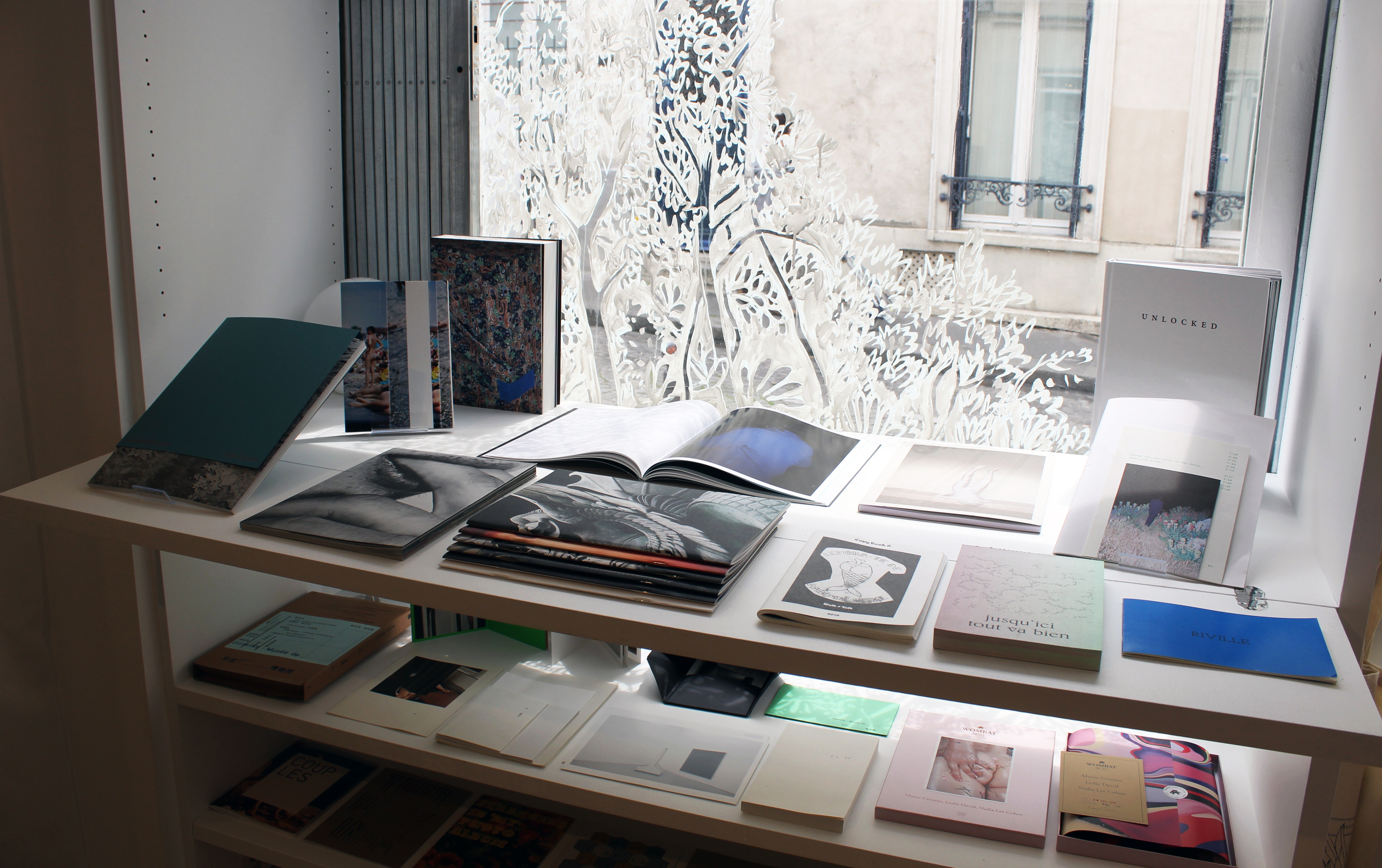 Livres exposés au vernissage de la 2e exposition de More Than A Gallery © Esthèle Girardet