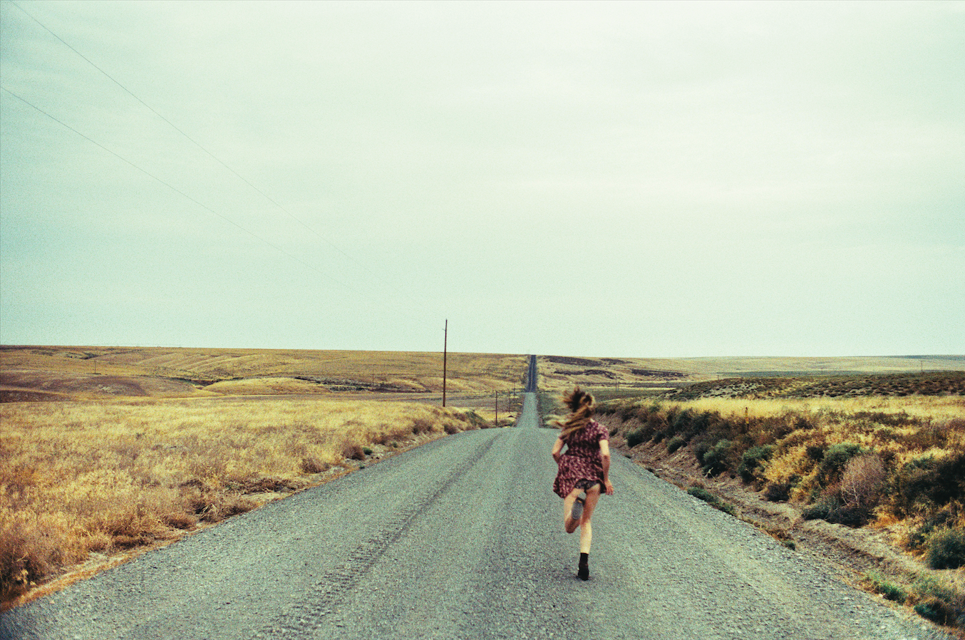 "Run, Run, Run". Photo extraite de la série "Joe's Road" / © Maud Chalard et Théo Gosselin 
