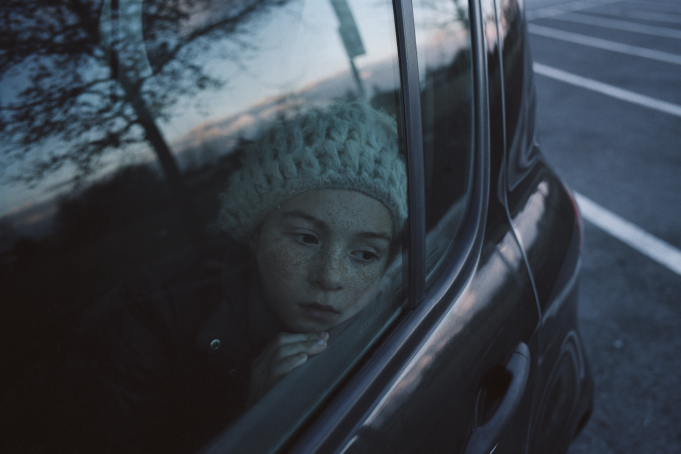 "Tree stop". Photo extraite de la série "A Romanian train story", © Julien Magre 