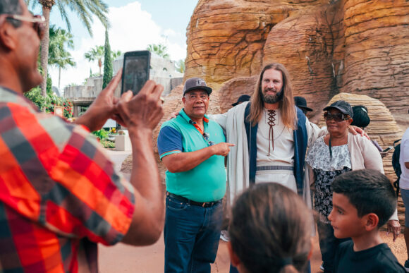 Des touristes dans Holy Land, parc d'attractions a Orlando (Floride) qui a pour thème l'Ancien et le Nouveau Testament © Cyril Abad