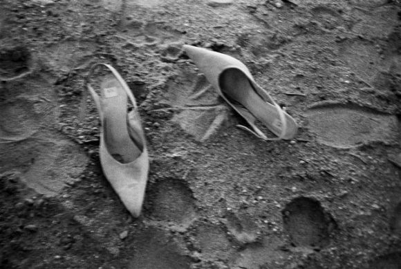 Milla's shoes, 1990 / Peter Lindbergh (courtesy Peter Lindbergh, Paris)