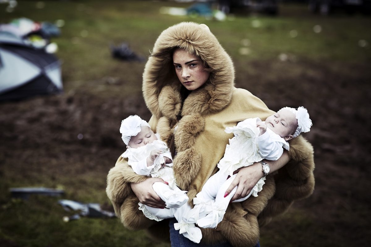 Debbie O'Donoughe with twins © Mattia Zoppellaro/Contrasto