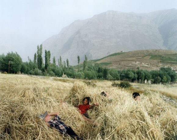 Dans une île au milieu du Tadjikistan, 1995 © Rip Hopkins