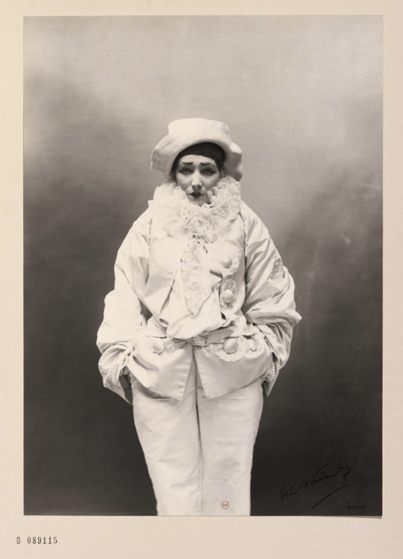 Paul Nadar, Sarah Bernhardt dans Pierrot assassin, vers 1883 BnF, département des Estampes et de la photographie