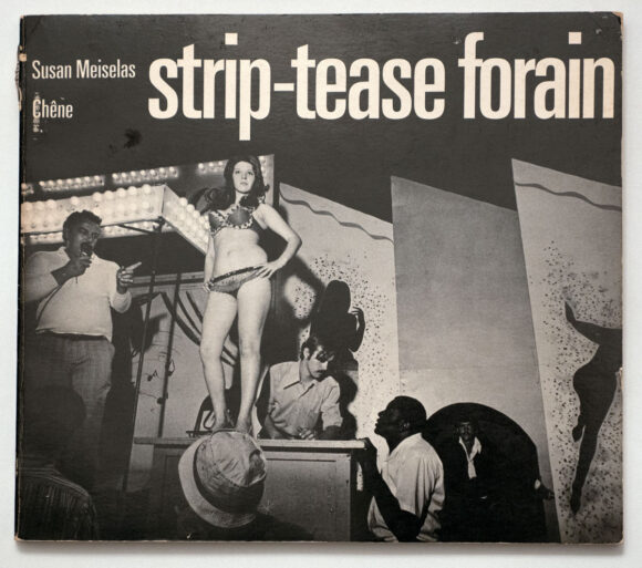 Couverture du livre de Susan Meiselas, Carnival Strippers, New York, Farrar, Strauss & Giroux 1976