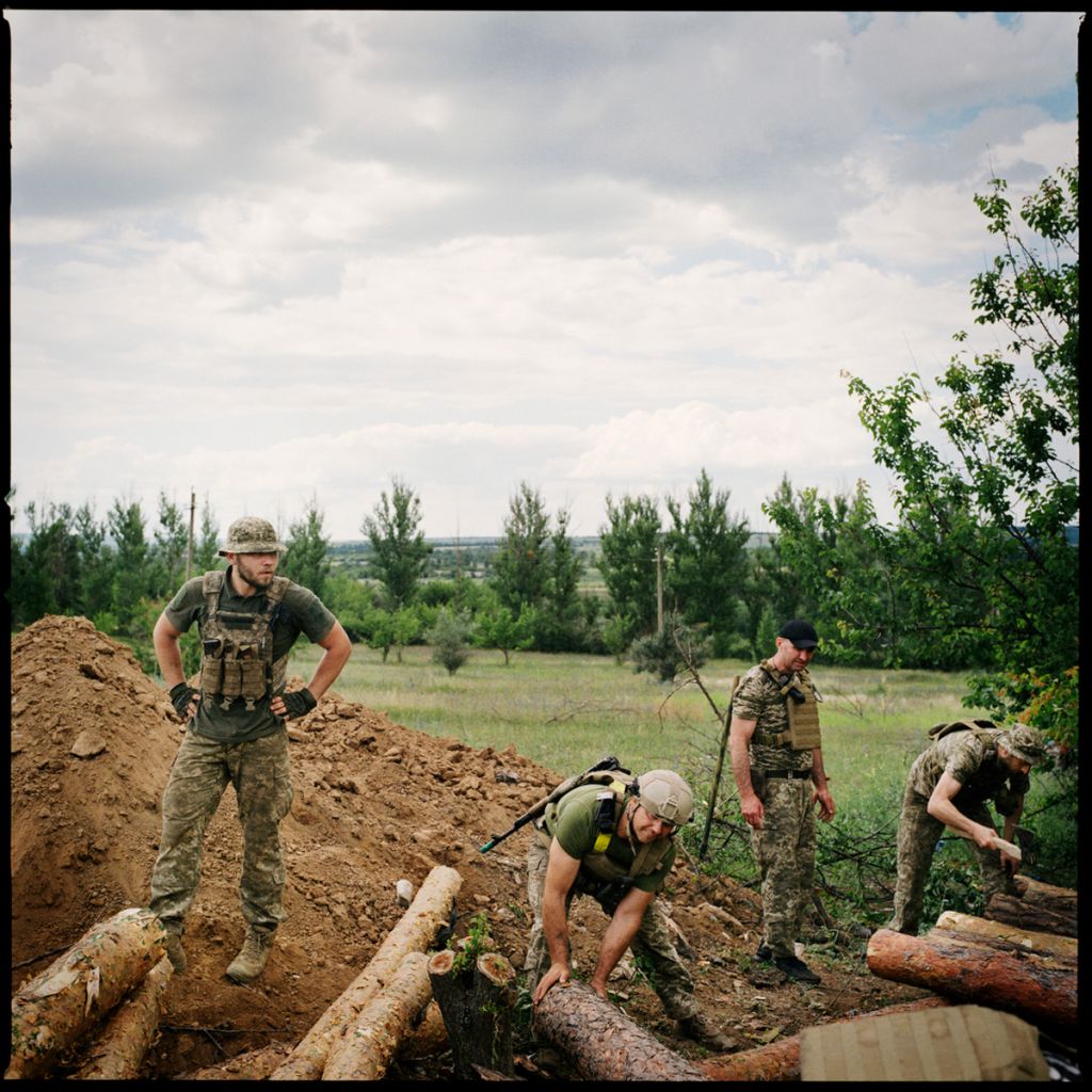 Photographie de Anastasia Taylor-Lind montrant des soldats ukrainiens, Donbass, juin 2022