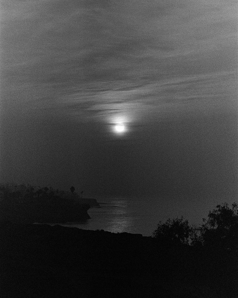 Photographie de Jessica Gianelli montrant le reflet du soleil ou de la lune.