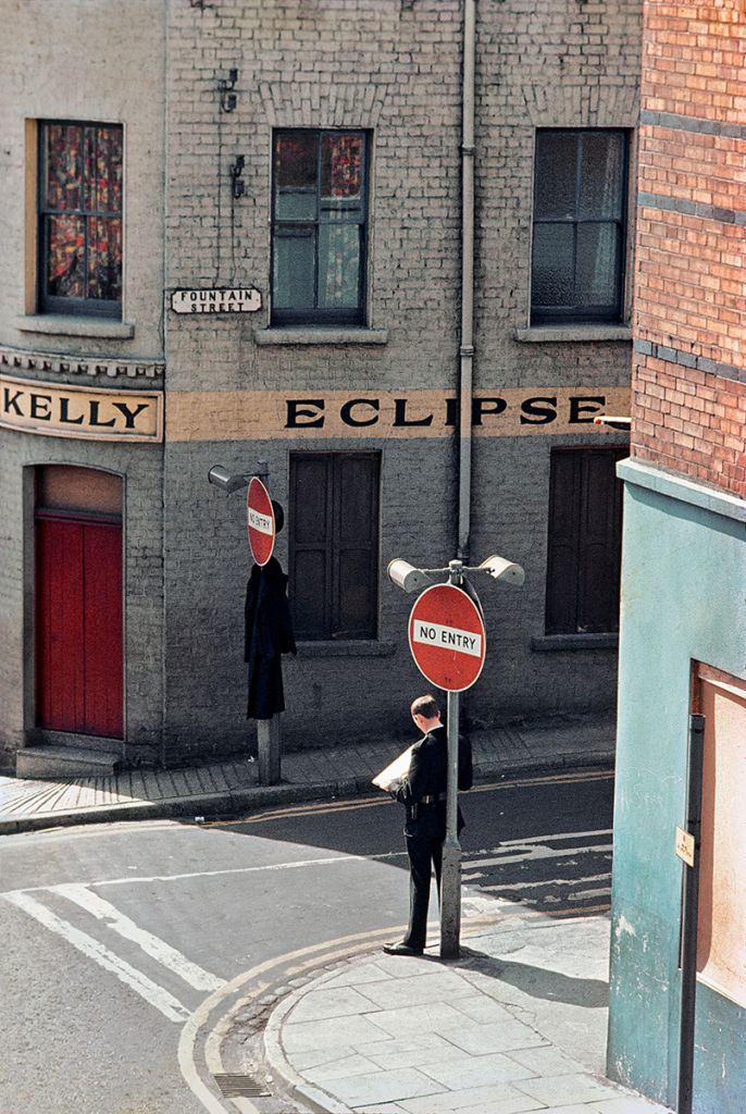 Photographie d'Akihiko Okamura montrant une rue d'Irlande.