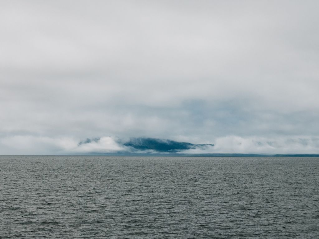 Photographie de Nancy Jesse montrant l'île d'Eigg, en Écosse.