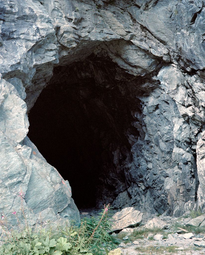 entrée d'une grotte