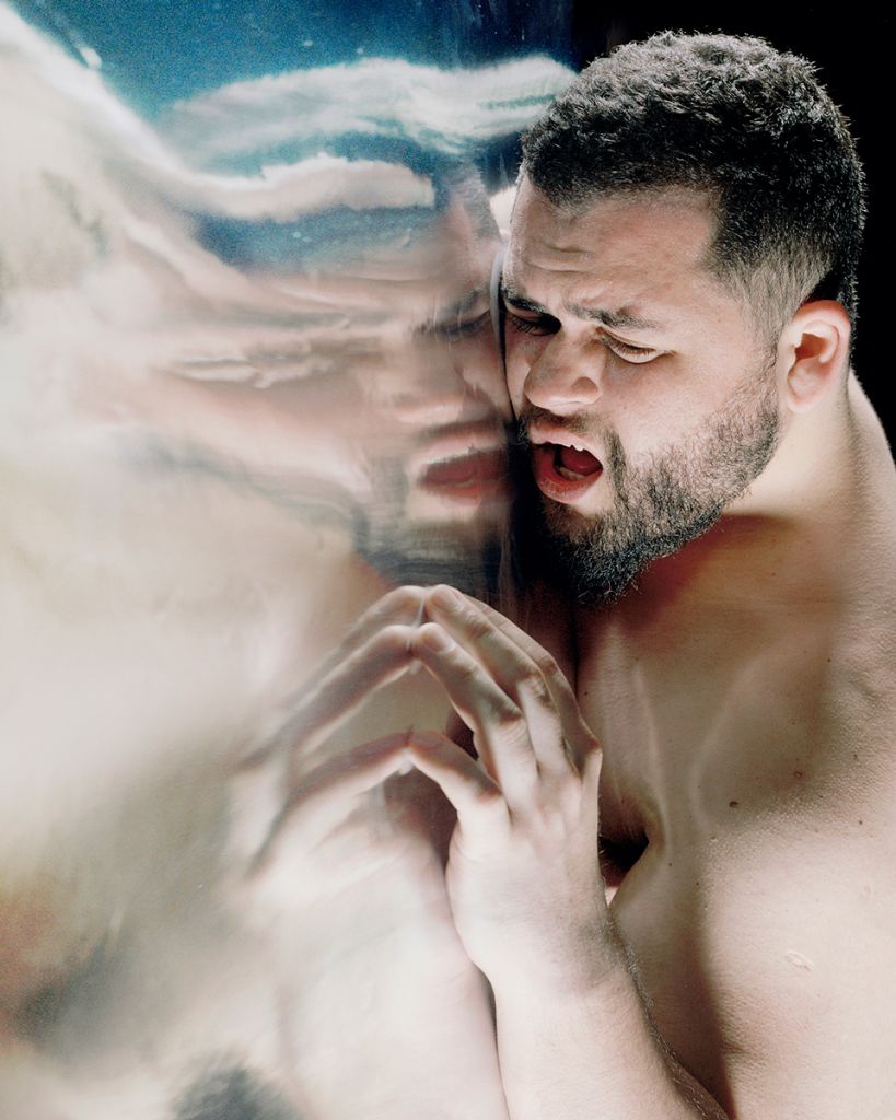 Photographie de Matthieu Croizier montrant un homme nu