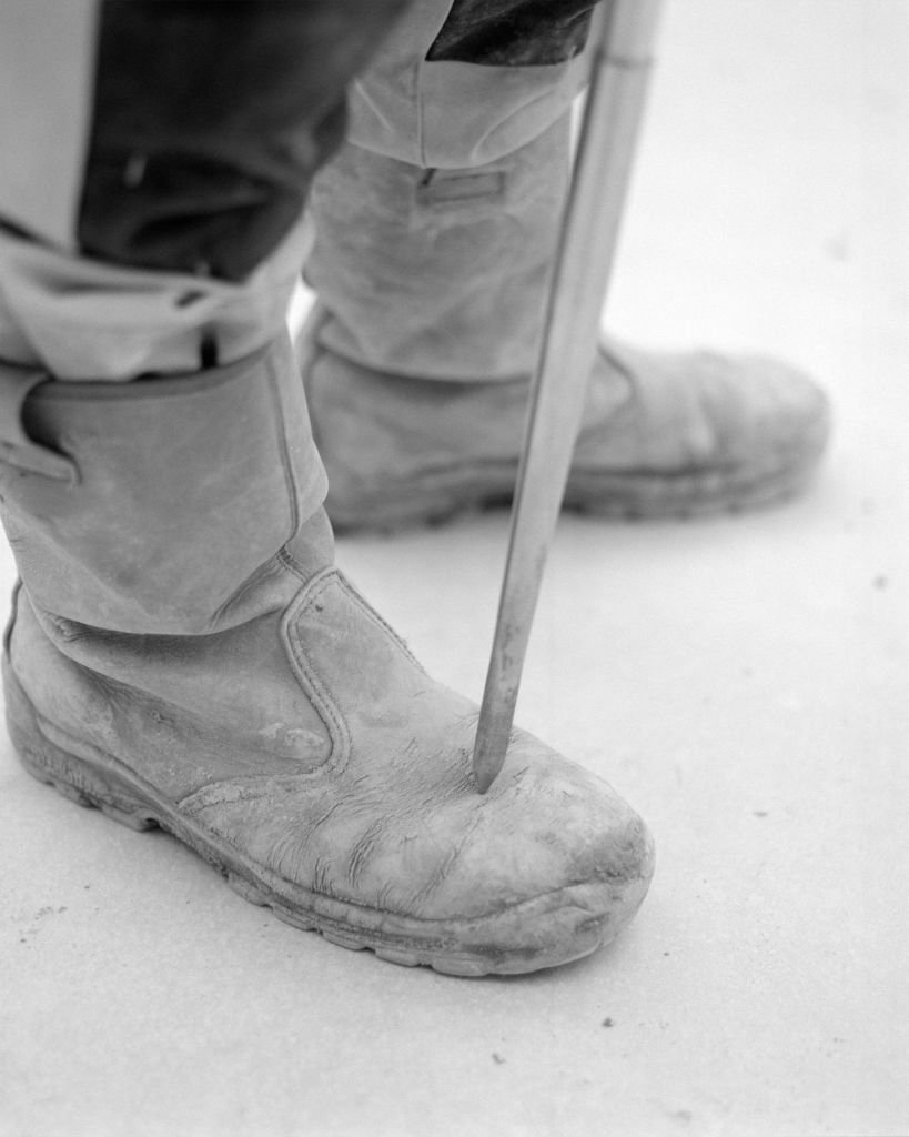 Des bottes de chantier.