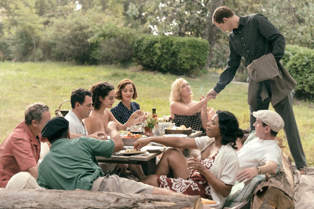 Vincent Colombe as Paul Eluard, Marion Cotillard as Solange D'Ayen, Noemie Melant as Nusch Eluard, Kate Winslet as Lee Miller and Alexander Skarsgard as Roland Penrose