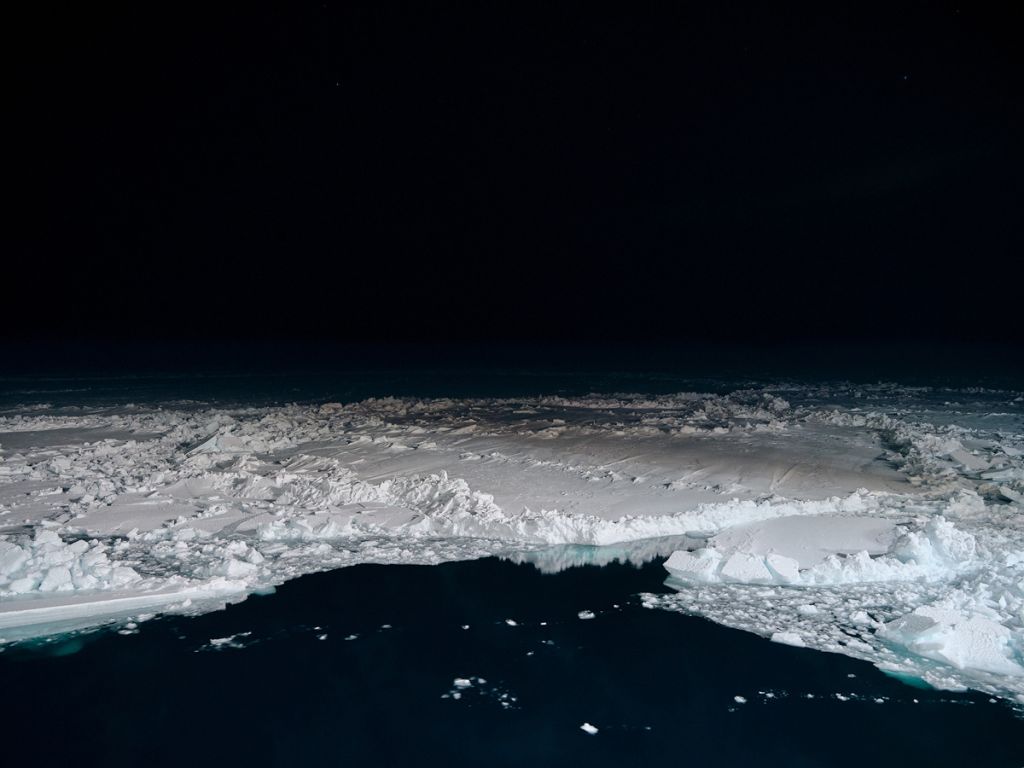 Océan Arctique de nuit