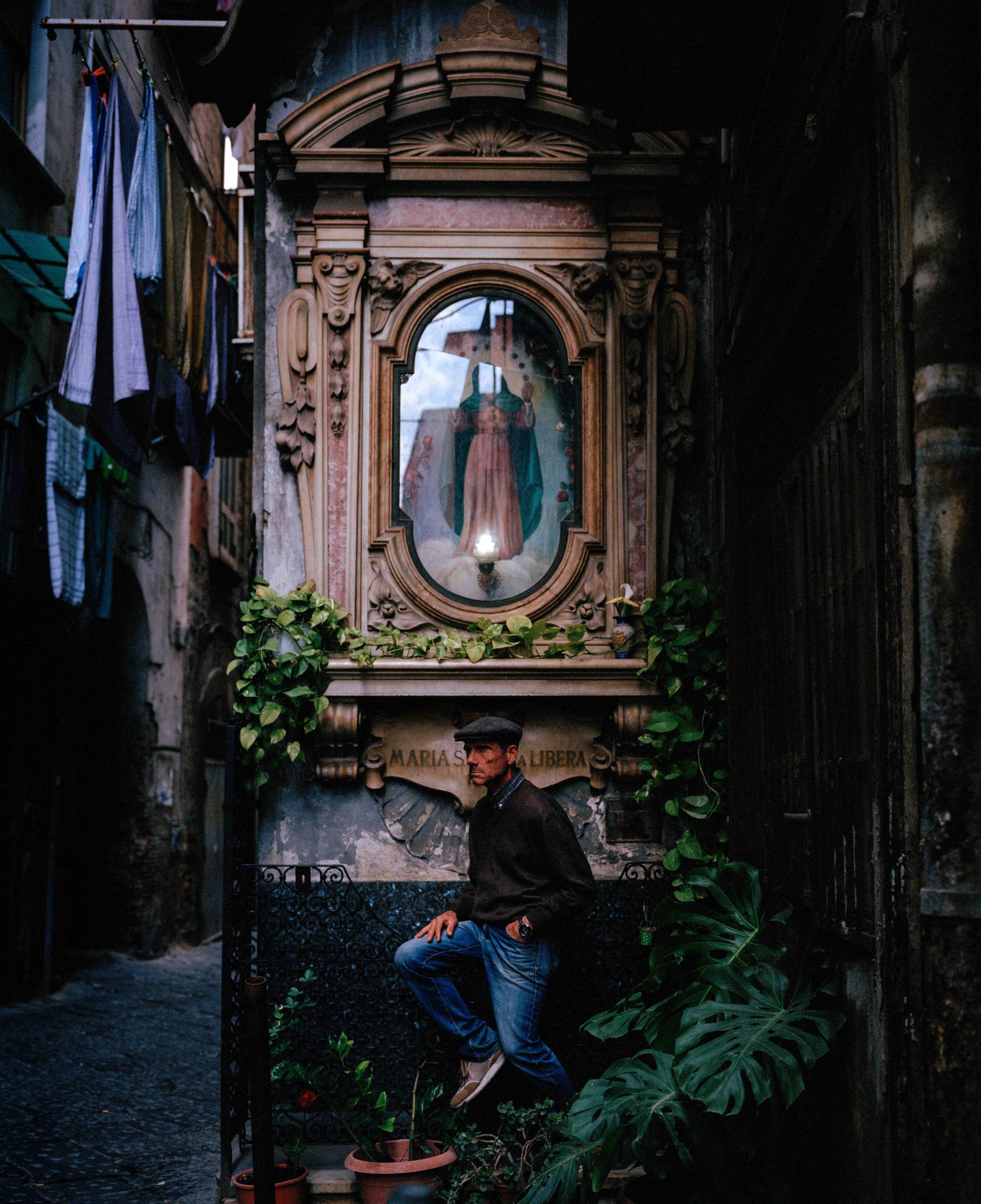 Naples, a touching darkness