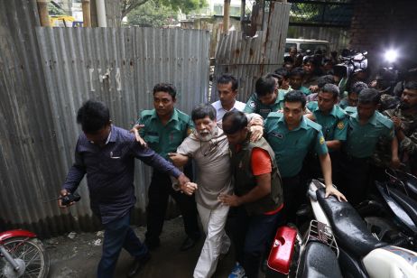 Bangladesh : a photographer arrested by officers