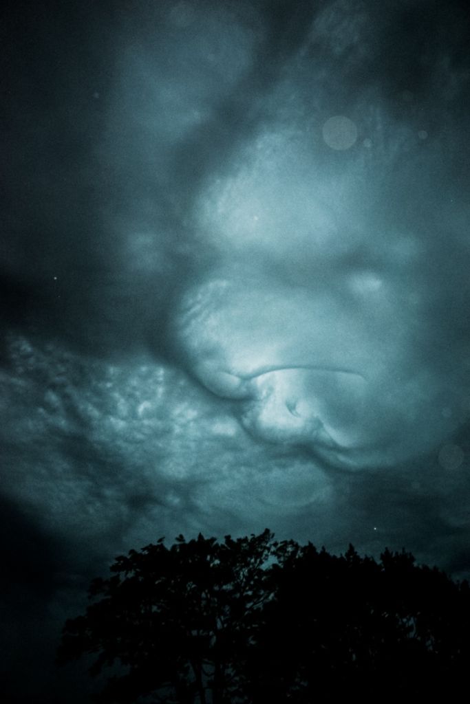 Météorologie. Un photographe immortalise un rare arc-en-ciel blanc à  Grendelbruch
