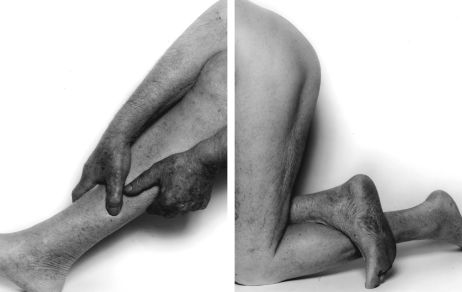 John Coplans fait de son corps nu des sculptures abstraites